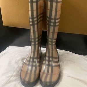 Burberry signature rubber boots kids